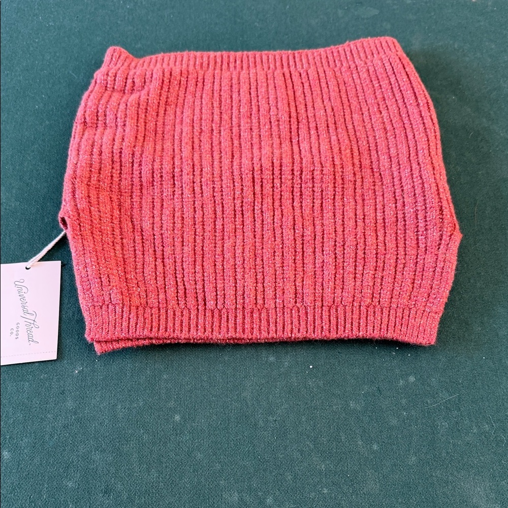 Universal Thread Red‎ Ribbed Crop Top.   CAAH # 1. B
